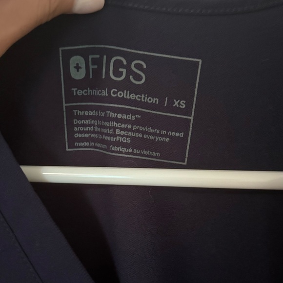 Catarina One-Pocket Scrub Top Figs - Picture 2 of 3